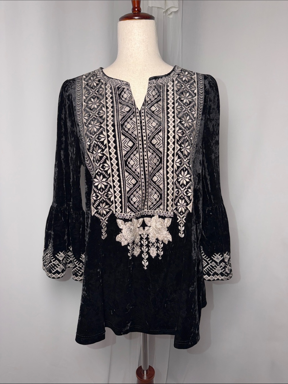 Andree By Unit Black Velvet Embroidered Boho Tunic Top Flare Sleeve Small